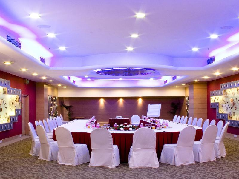 Le Meridien Bangalore Esterno foto