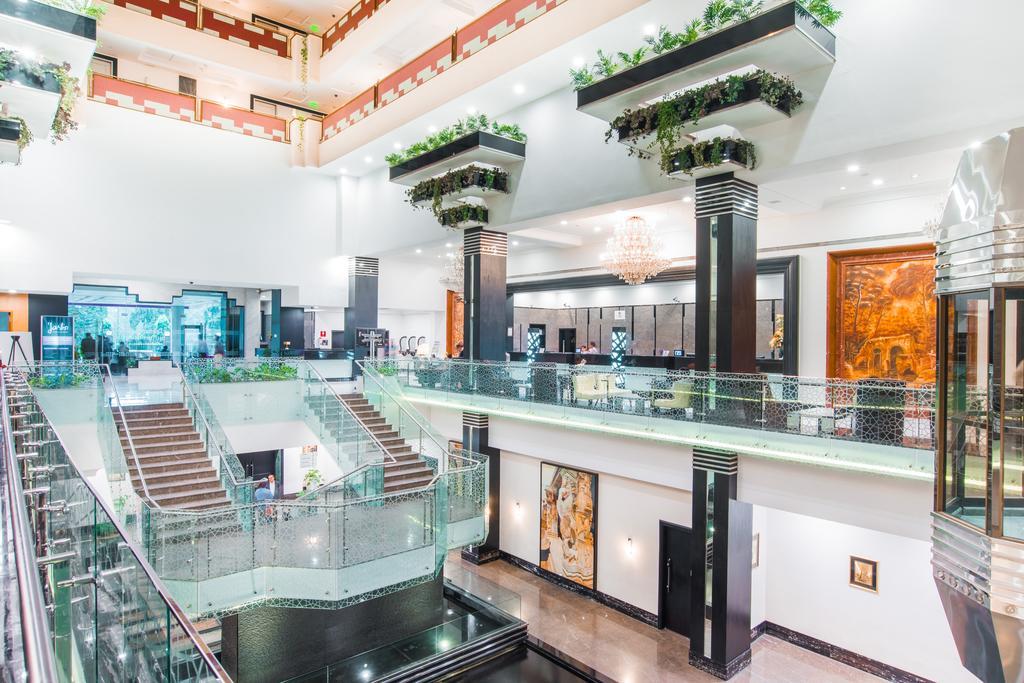 Le Meridien Bangalore Esterno foto