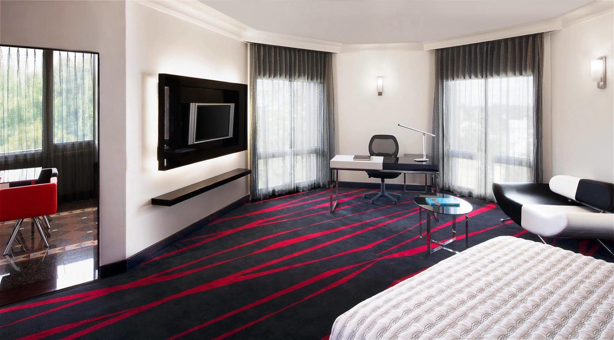 Le Meridien Bangalore Esterno foto