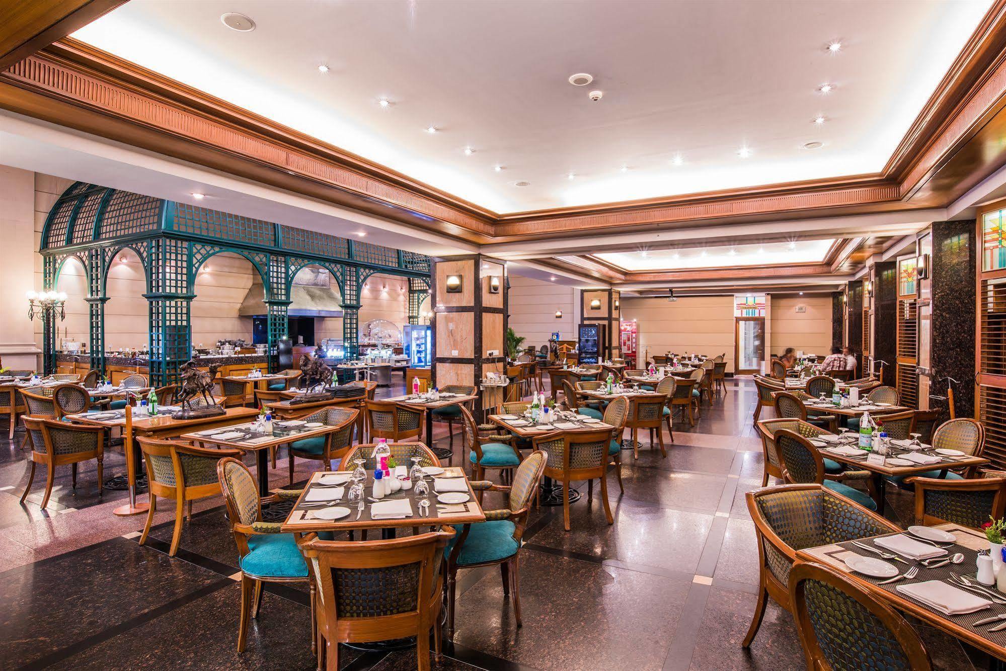 Le Meridien Bangalore Esterno foto