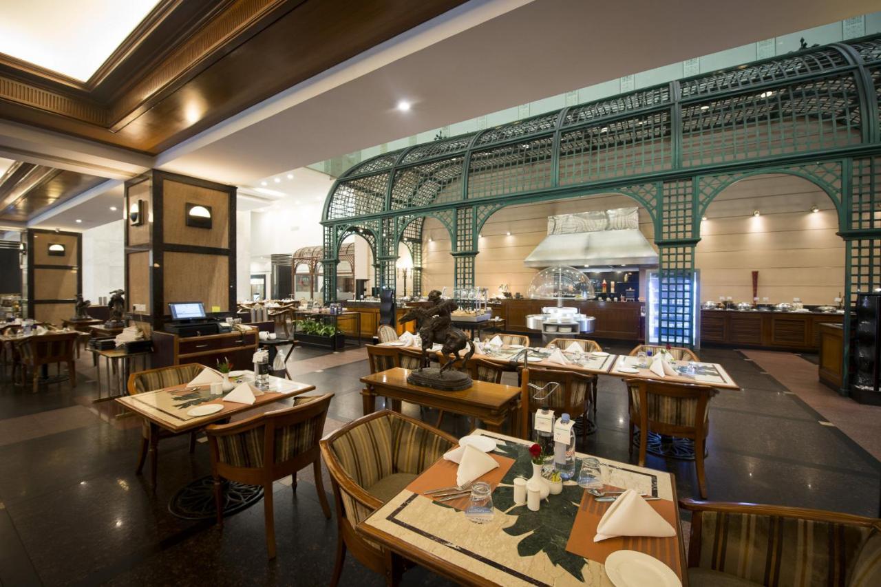 Le Meridien Bangalore Esterno foto