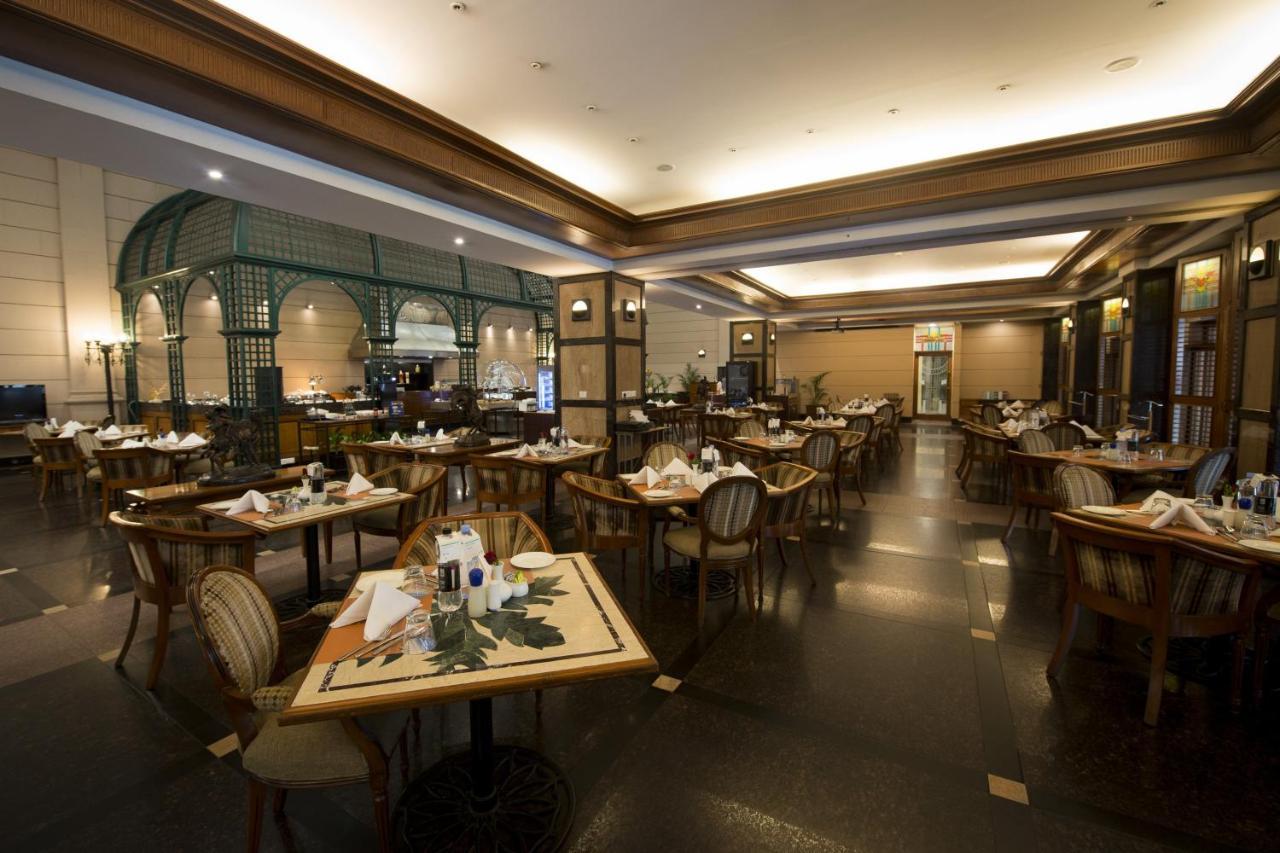 Le Meridien Bangalore Esterno foto
