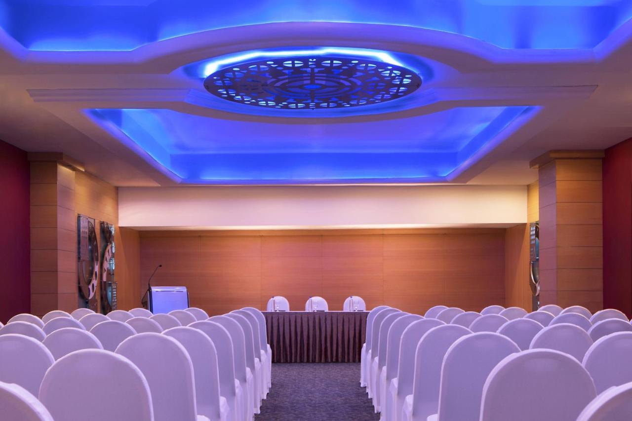 Le Meridien Bangalore Esterno foto